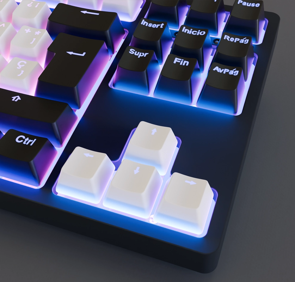 Detalle del teclado Yokai EX80 mostrando iluminación RGB personalizada en colores azul, rosa y blanco.