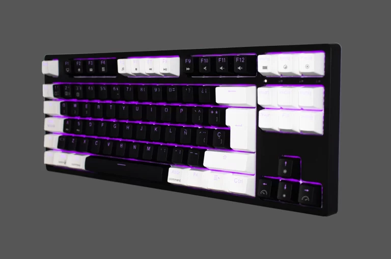 Teclado Yokai EX80 iluminado en púrpura, con vista en ángulo superior mostrando su distribución TKL completa.